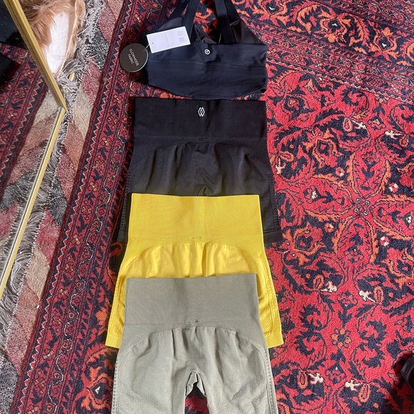 Bundle of shorts new with a sports bra - Picture 2 of 2